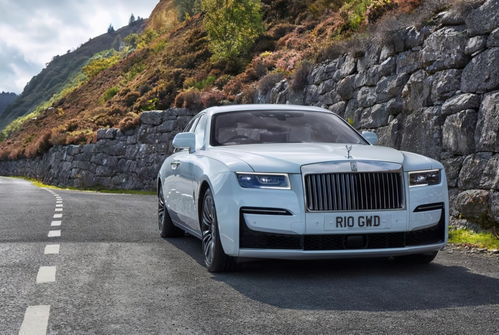 行政座驾新标杆 4.8秒破百的艺术品内饰，奔驰S级也难以企及